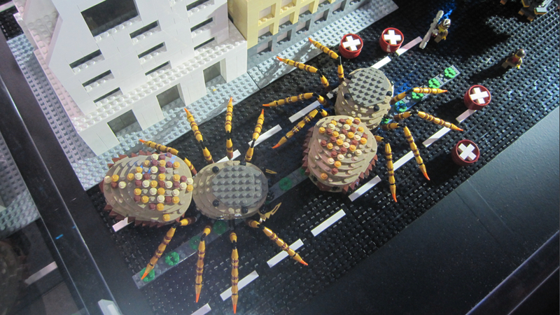 Illustration for article titled Giant Robots and Giant Insects Look Even Cooler in LEGO